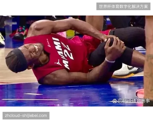 墨西哥队防守端灵活性受限，后卫胡斯卡斯的膝伤让教练组战术选择减少